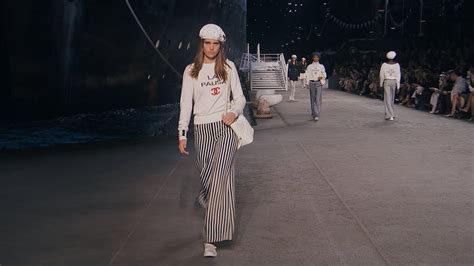 défilé chanel grand palais 2018|Cruise 2018/19 Show – CHANEL Shows .